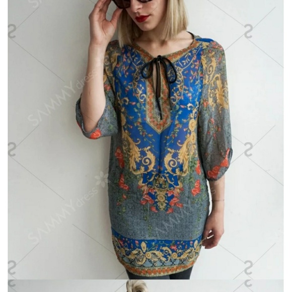 Bohemia V-Neck - Picture 2 of 8